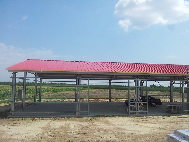 &Eacute;p&uuml;l a Lindab SBS Maxi csarnoka