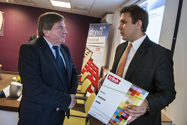 Trilak sajt&oacute;t&aacute;j&eacute;koztat&oacute;