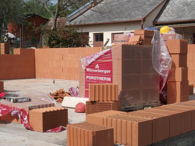 megérkezett a tégla