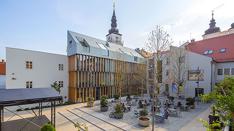 Középület kategóriában a szlovákiai Trnava városbeli The Courtyard épülete győzött
