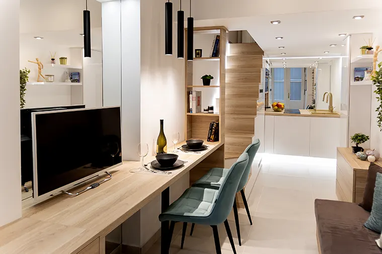 Étkező, konyha és nappali, ahol a barátok is elférnek. Mindez egy parányi térben