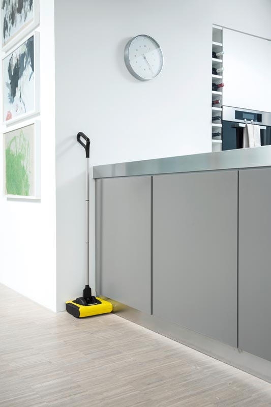 K&auml;rcher KB 5 t&iacute;pus&uacute; vezet&eacute;k n&eacute;lk&uuml;li elektromos seprű