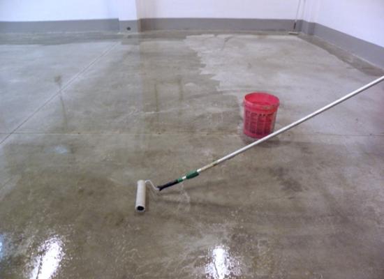 Alaposan portalanítani kell a felületet Combimix önterülő beton padló