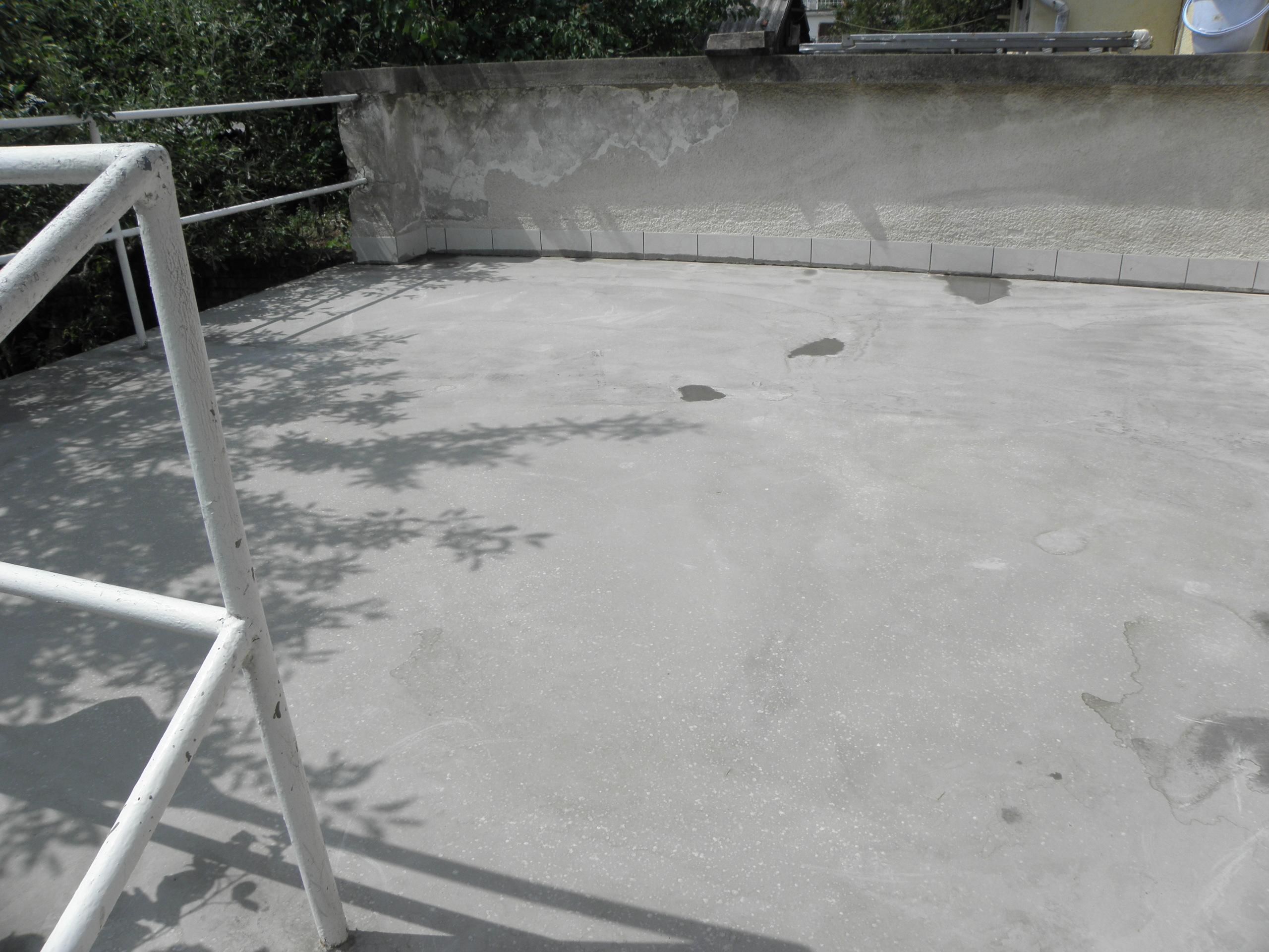 Teraszok, járólappal fedett felületek javítása, kiváltása betonfelülettel