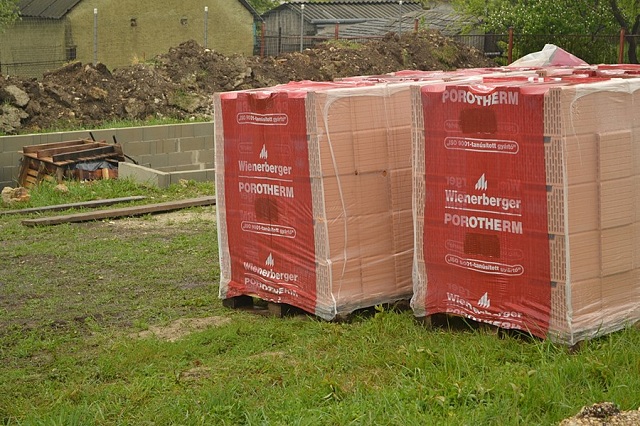Megérkeztek a téglák a Wienerbergertől