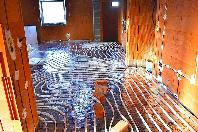 NagyCsaládiHáz Padlófűtés csövezése