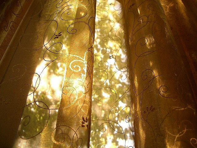 Forrás: Flickr.com Fényáteresztő organza függöny