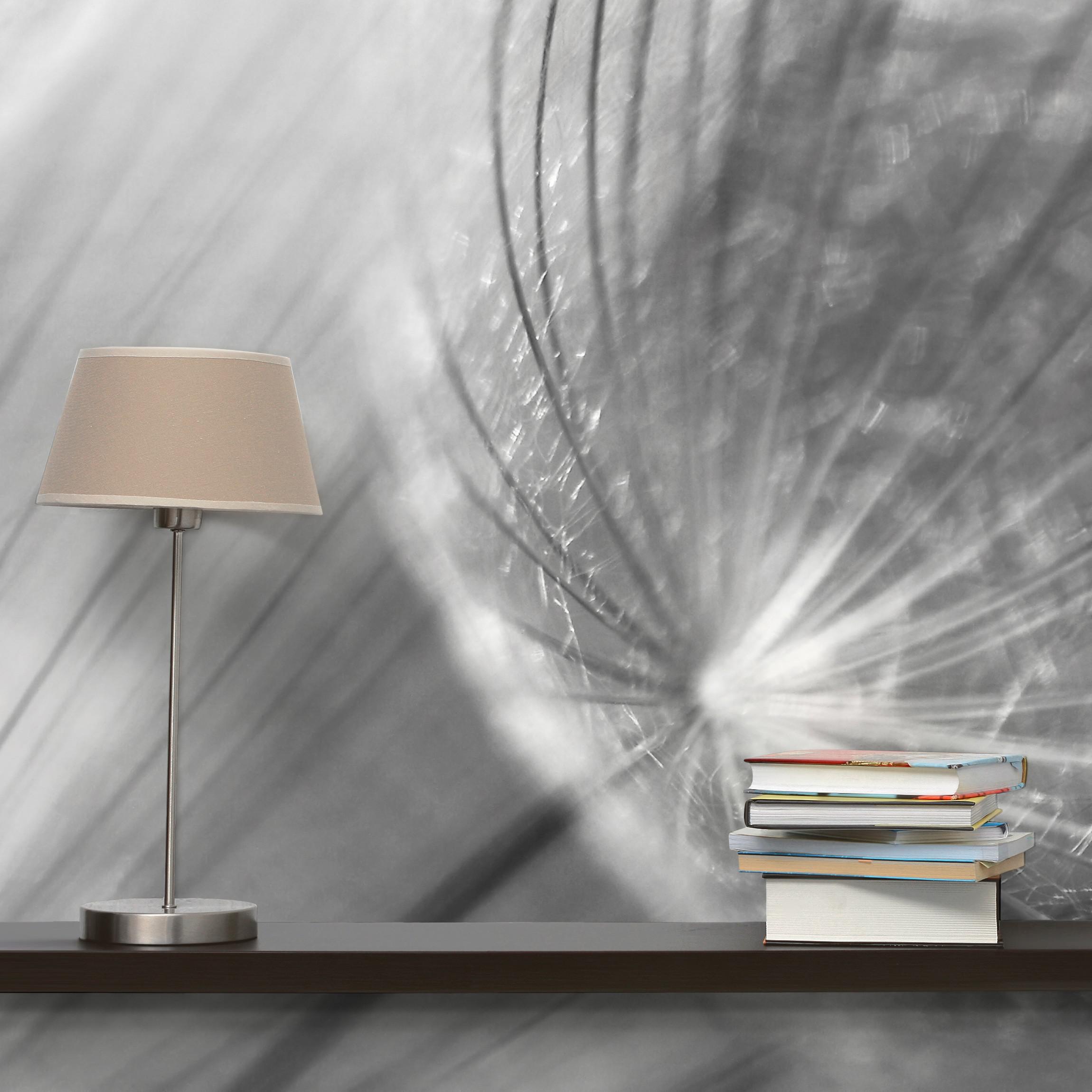 K&eacute;p a falra fot&oacute;tap&eacute;ta