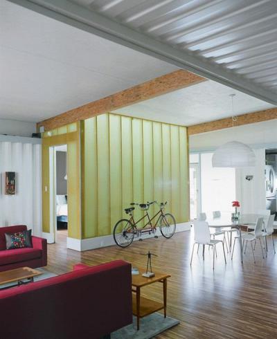 Kerékpáros otthon - nappali ötlet, modern stílusban