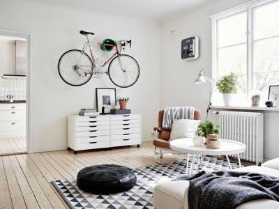 Kerékpáros otthon - nappali ötlet, modern stílusban
