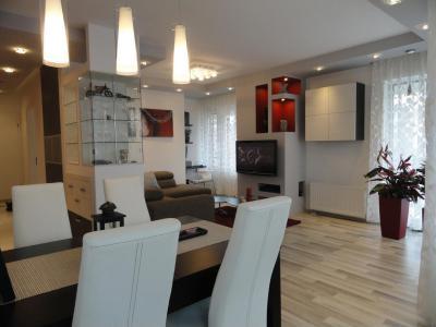 Budai lakás - Modern étkező nappalival egybenyitva - konyha / étkező ötlet, modern stílusban