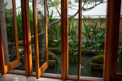 Tóra néző ablakok - kert / udvar ötlet, egzotikus stílusban