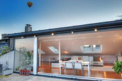 Nappali a terasszal egybenyitva - erkély / terasz ötlet, modern stílusban