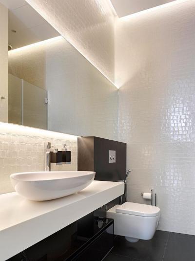 Magas fürdőszoba - fürdő / WC ötlet, modern stílusban