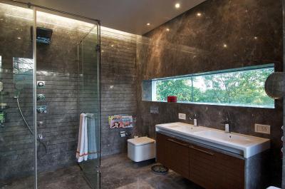 Fürdőszoba ablakkal - fürdő / WC ötlet, modern stílusban