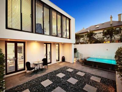 medence11 - medence / jakuzzi ötlet, modern stílusban