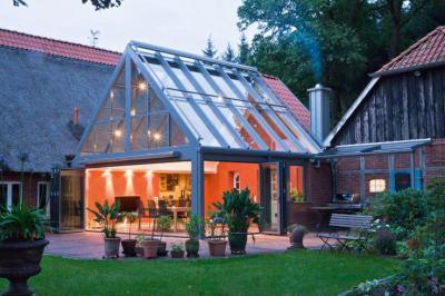 Fényár szürkületben a kertben - erkély / terasz ötlet