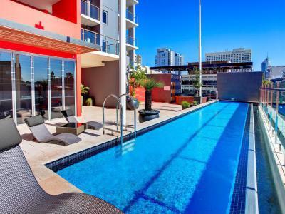 medence30 - medence / jakuzzi ötlet, modern stílusban