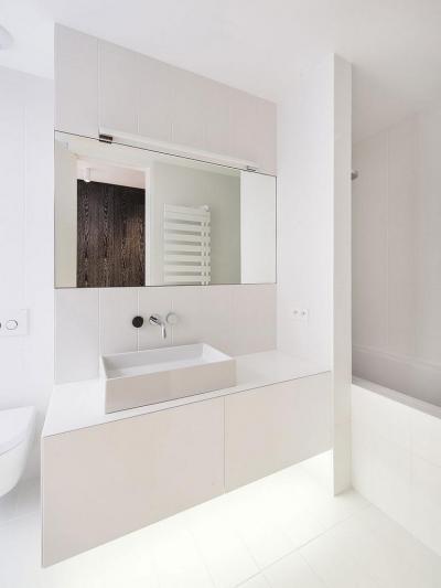 Hófehér tisztaság - fürdő / WC ötlet, minimál stílusban