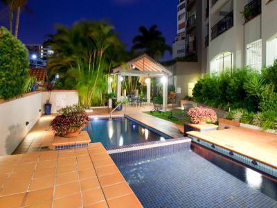 medence41 - medence / jakuzzi ötlet, modern stílusban