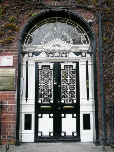 Bejáratok16 - bejárat ötlet, klasszikus stílusban