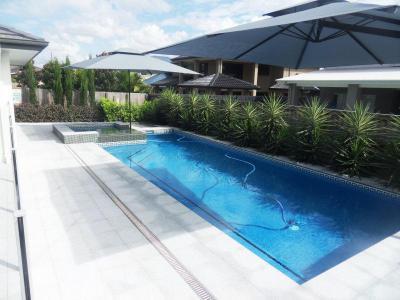 medence50 - medence / jakuzzi ötlet, modern stílusban