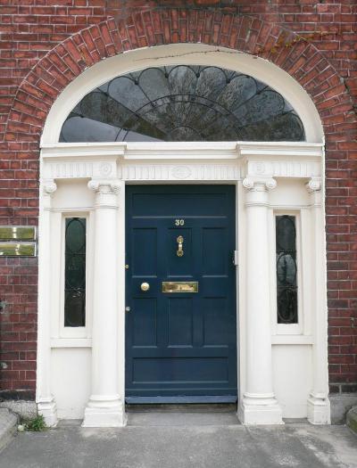 Bejáratok26 - bejárat ötlet, klasszikus stílusban