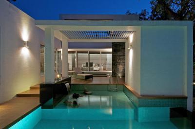 Este a medencénél - erkély / terasz ötlet, modern stílusban