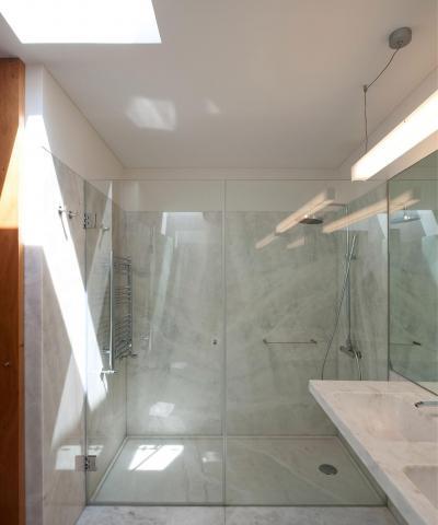 Napos fürdőszoba - fürdő / WC ötlet, modern stílusban