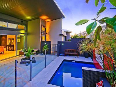 medence69 - medence / jakuzzi ötlet, modern stílusban