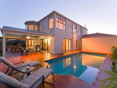 medence71 - medence / jakuzzi ötlet, modern stílusban