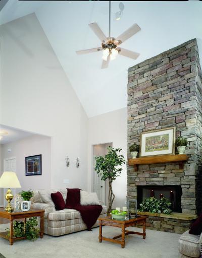 Terméskő burkolatú kandalló - nappali ötlet, mediterrán stílusban