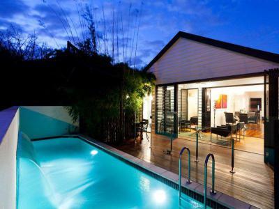 medence79 - medence / jakuzzi ötlet, modern stílusban