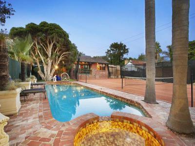 medence85 - medence / jakuzzi ötlet, klasszikus stílusban