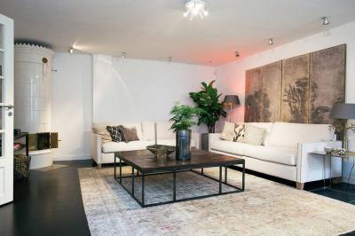 Cserépkályhás szoba - nappali ötlet, modern stílusban