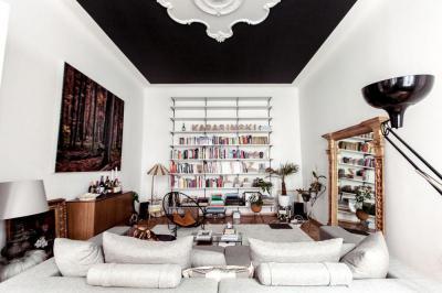 Fekete plafon - nappali ötlet