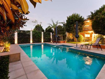 medence98 - medence / jakuzzi ötlet, modern stílusban