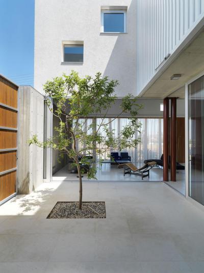 Belső udvar - nappali ötlet, modern stílusban