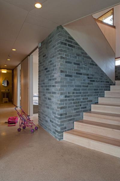 Tágas közlekedő - belső továbbiak ötlet, modern stílusban