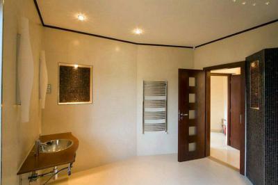  Családi ház belső tere - fürdő / WC ötlet, modern stílusban