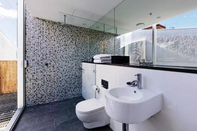 Modern fürdő - fürdő / WC ötlet, modern stílusban