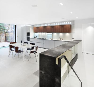 Fehér konyha - konyha / étkező ötlet, modern stílusban