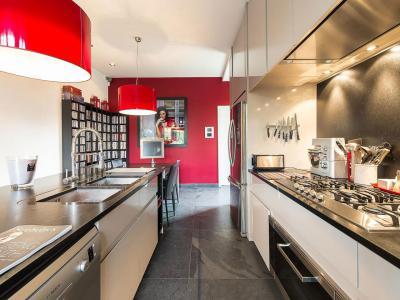 Hosszú konyha - konyha / étkező ötlet, modern stílusban