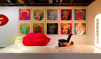 Ikonikus Pop art kiegészítők - nappali ötlet