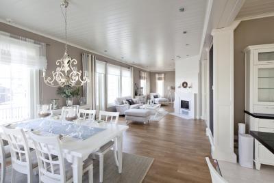 Elegáns nappali étkezővel - konyha / étkező ötlet, klasszikus stílusban