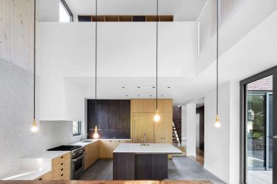 Konyha lépcsővel - konyha / étkező ötlet, modern stílusban