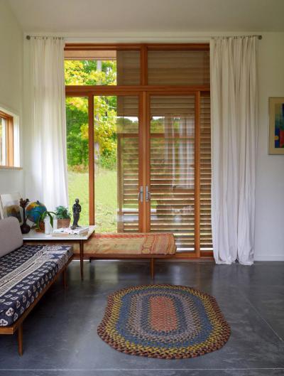 Nappali teraszajtóval - nappali ötlet, modern stílusban