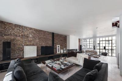 Nappali nyers téglafallal - nappali ötlet, modern stílusban