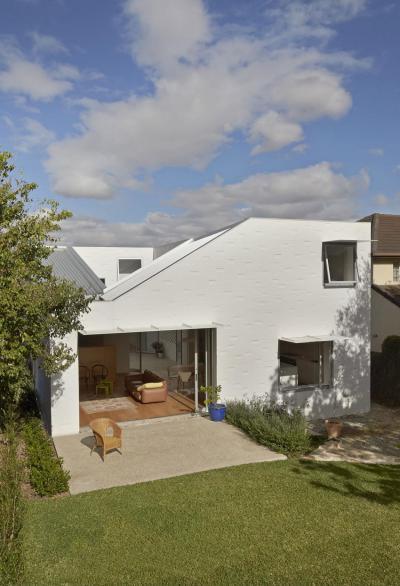 Belátás a nappaliba - homlokzat ötlet, modern stílusban