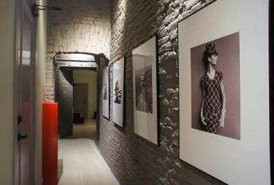 fotók rusztikus falfelületen - előszoba ötlet, rusztikus stílusban